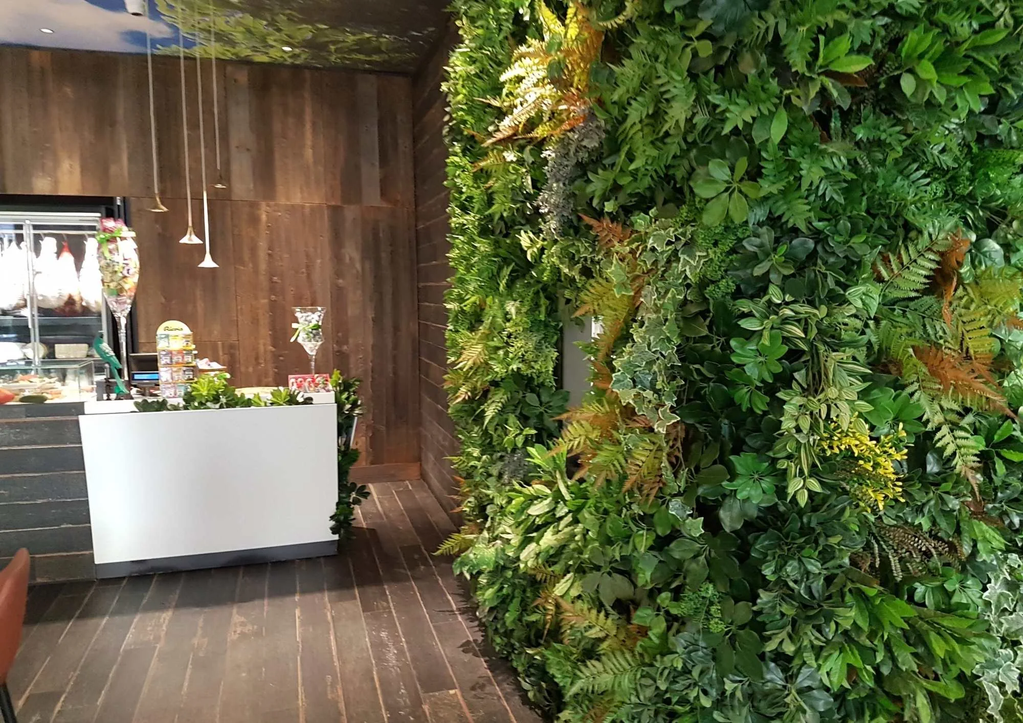 Green wall custom-made 3